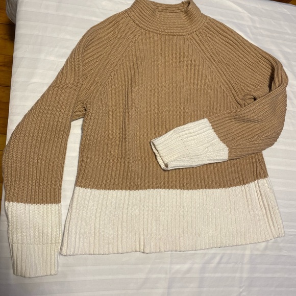 Banana republic sweater size medium - Picture 4 of 7